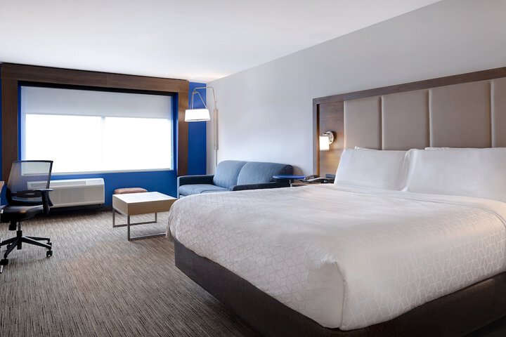 Holiday Inn Express & Suites Detroit Dearborn by IHG
