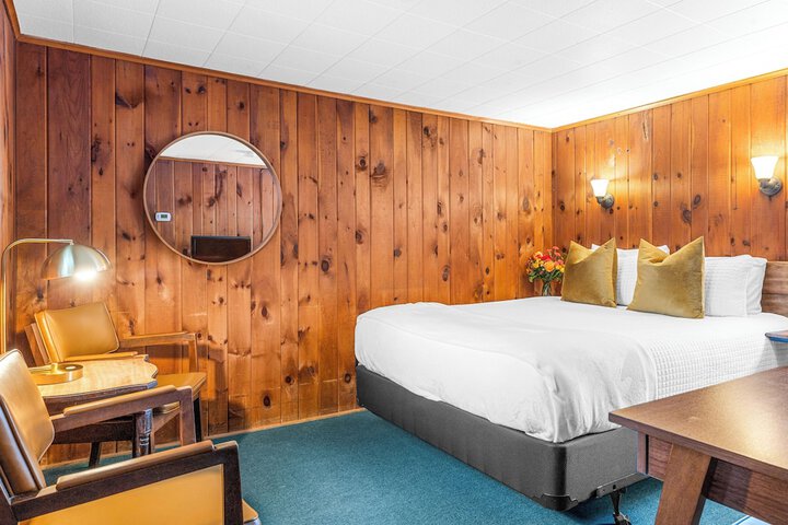 Phoenicia Lodge
