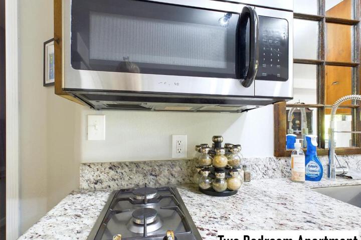 Beautiful Country Apartment AC, Pickleball, Billiards, Playground, Gardens