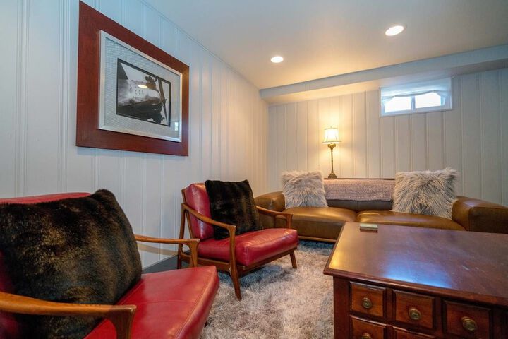 Room 4 of 12