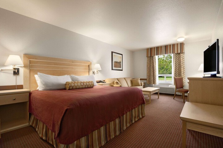 Room 5 of 12
