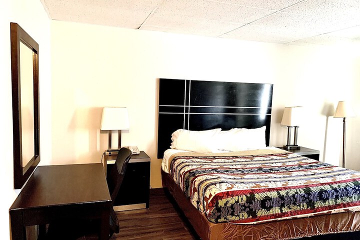 Room 18 of 33