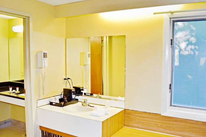 Room 12 of 25