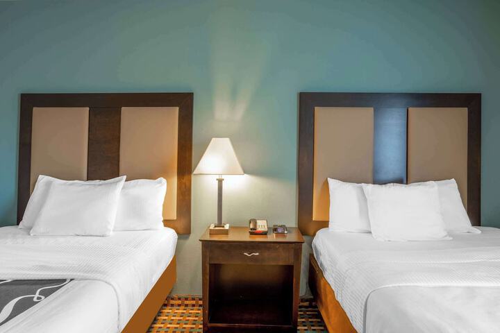 Room 17 of 28