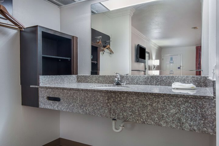 Motel 6 Marshall TX