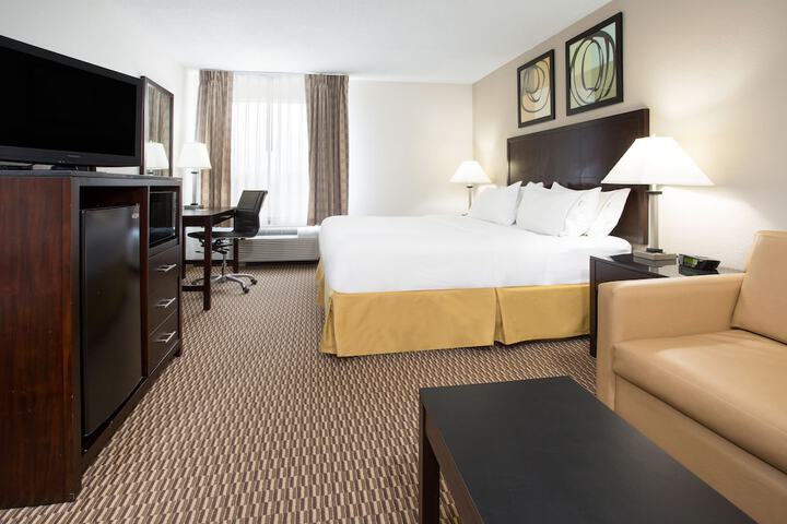 Room 33 of 60
