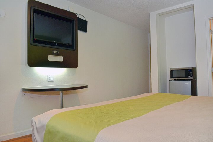 Room 28 of 42