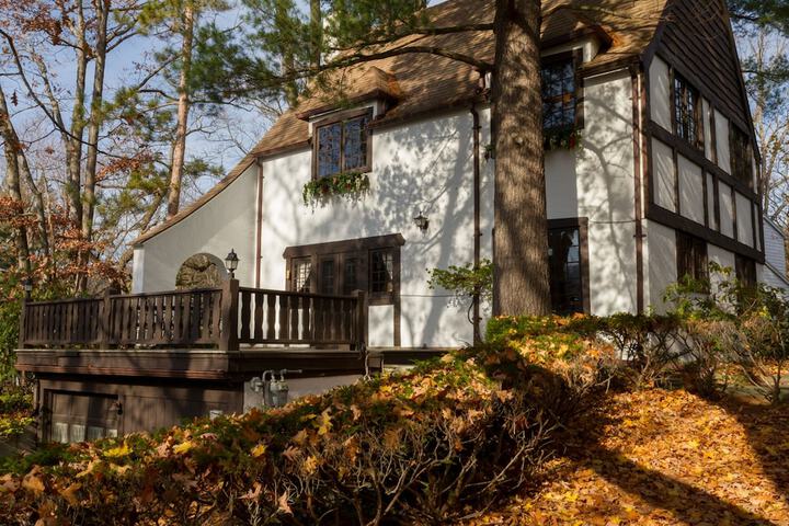 Castle on Glen - 3 Bedroom Home