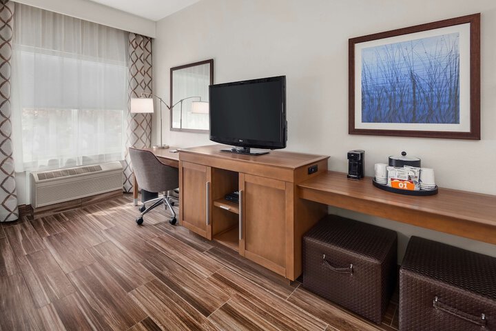 Hampton Inn & Suites Seattle-North / Lynnwood