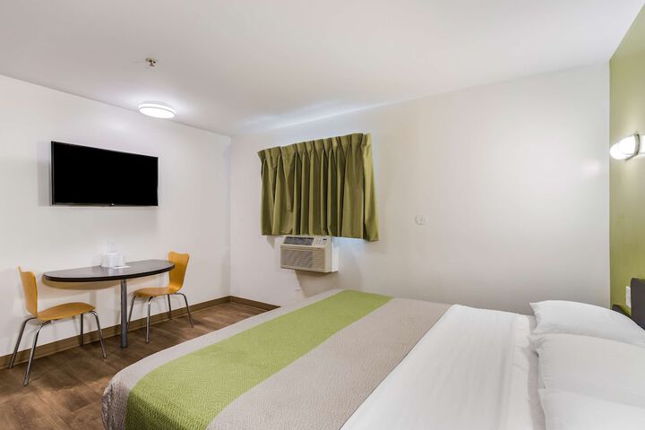 Room 26 of 37