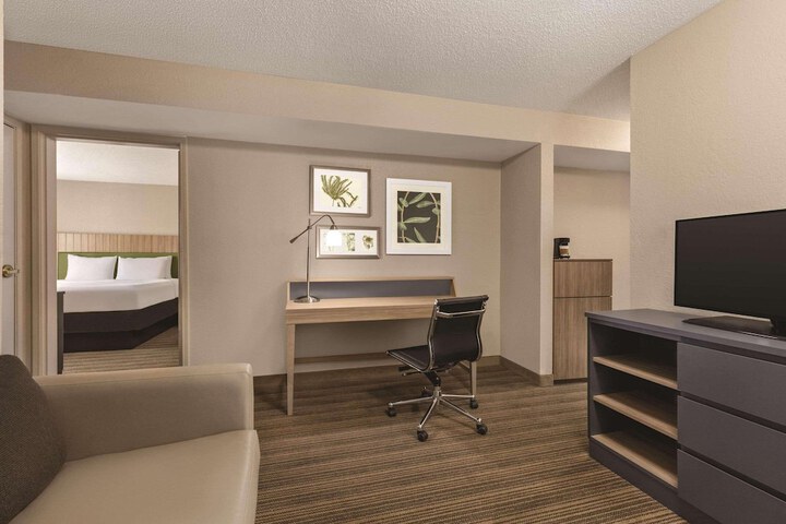 Room 28 of 40