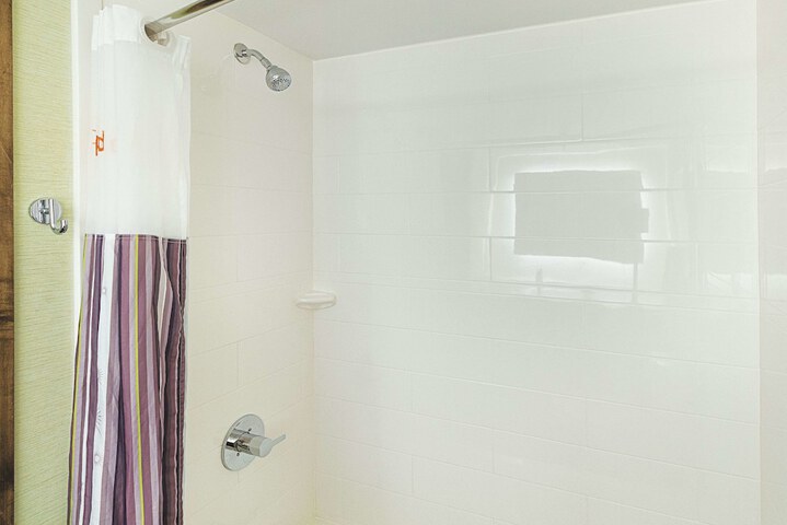 La Quinta Inn & Suites by Wyndham Orange County Airport