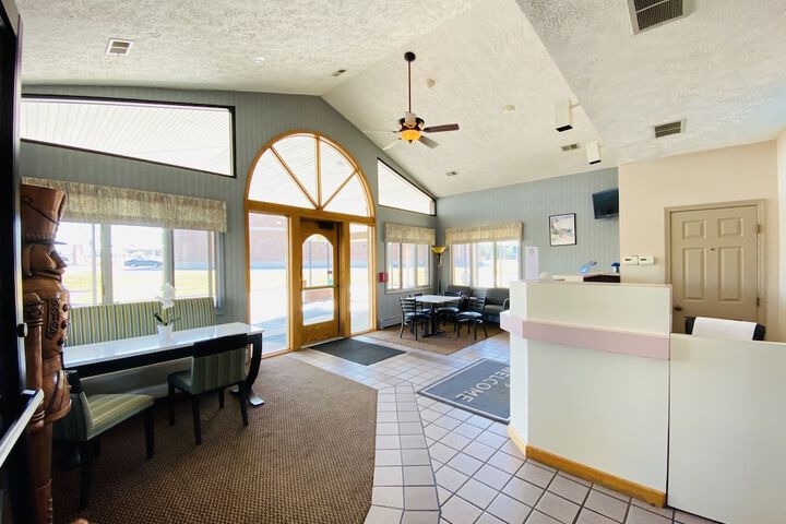 Fleetwood Inn & Suites