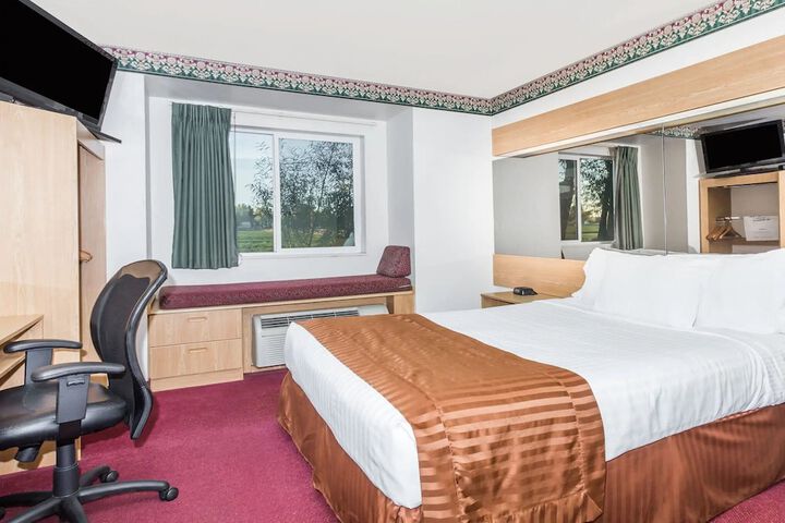 Room 11 of 40