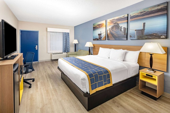 Room 17 of 41