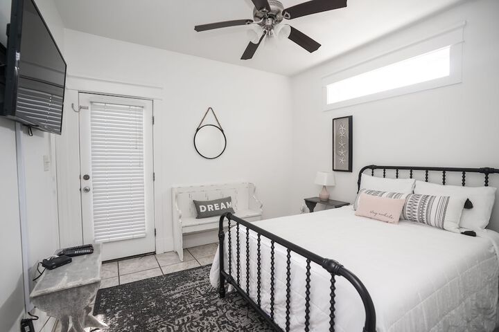 Room 17 of 27