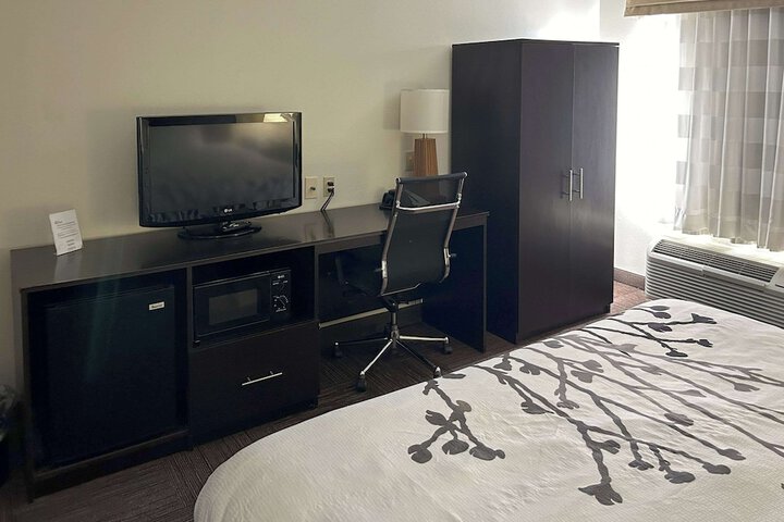 Room 28 of 38
