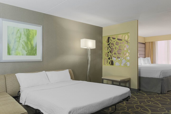 Room 10 of 25