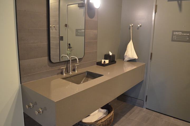 Stonebreaker Hotel