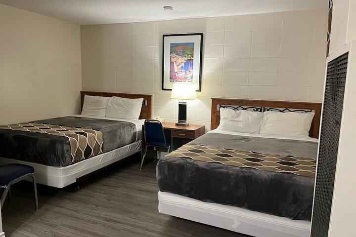 Room 12 of 27