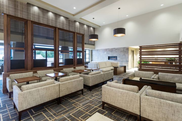 Lounge 49 of 57