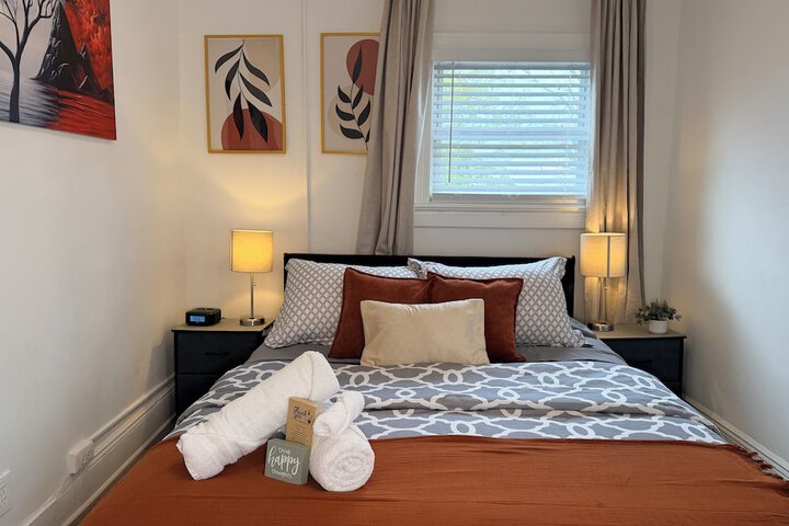 Modern Private Share Bedroom Bus stop to NYC