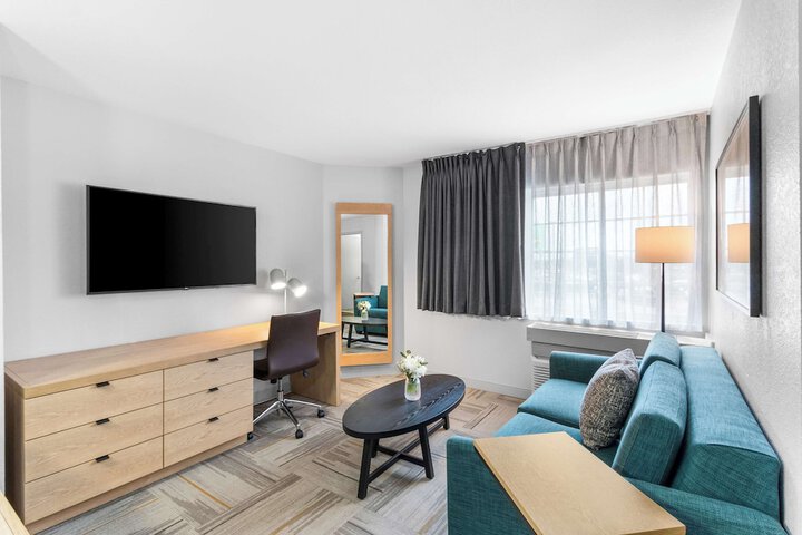 Room 33 of 47