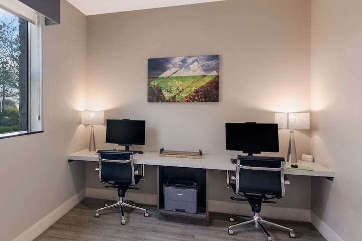 Business Center 31 of 31