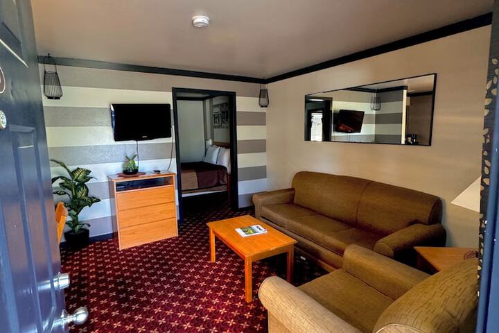 Room 32 of 49