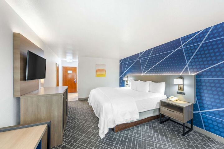 Room 20 of 33