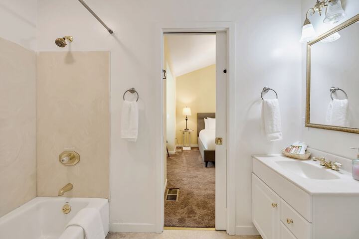 Room 27 of 49
