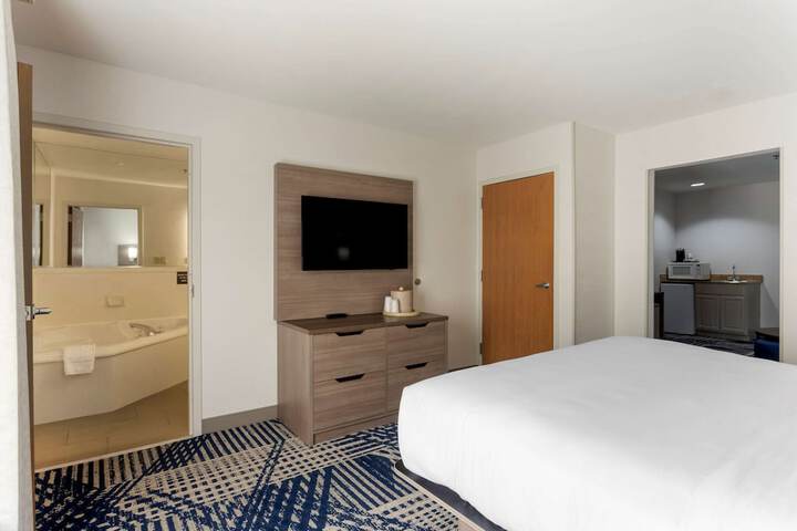 Room 33 of 39