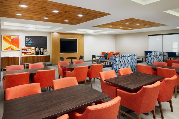 Holiday Inn Express & Suites Wheeling by IHG