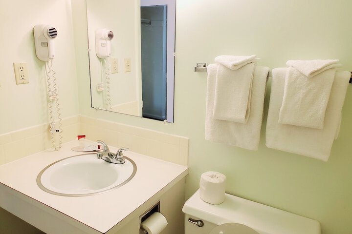 Room 17 of 28