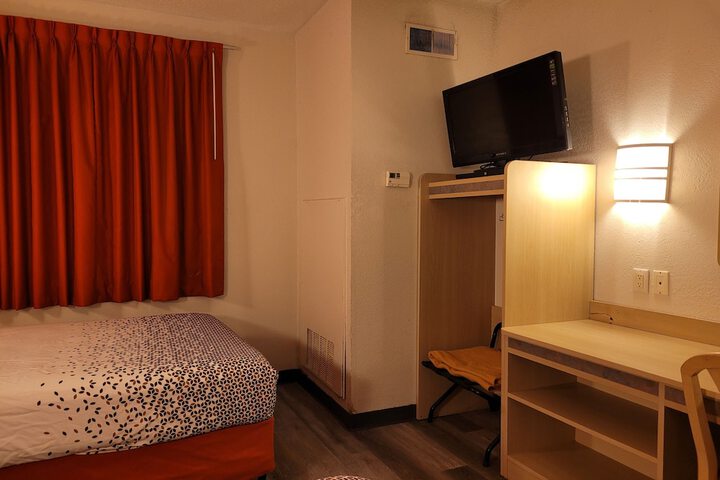 Modern Stay 39 Lakeview by OYO Minonk Garden