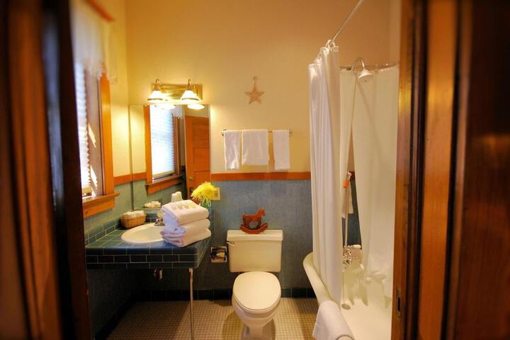 Room 12 of 36