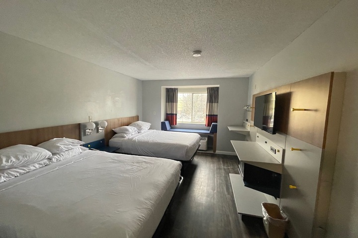 Room 13 of 28