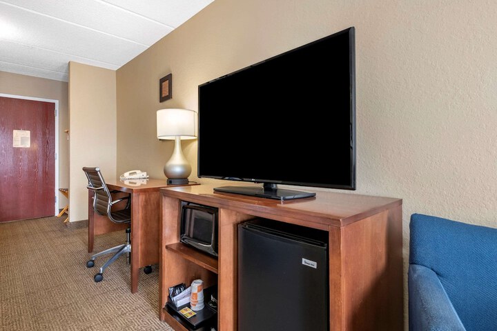 Room 28 of 48