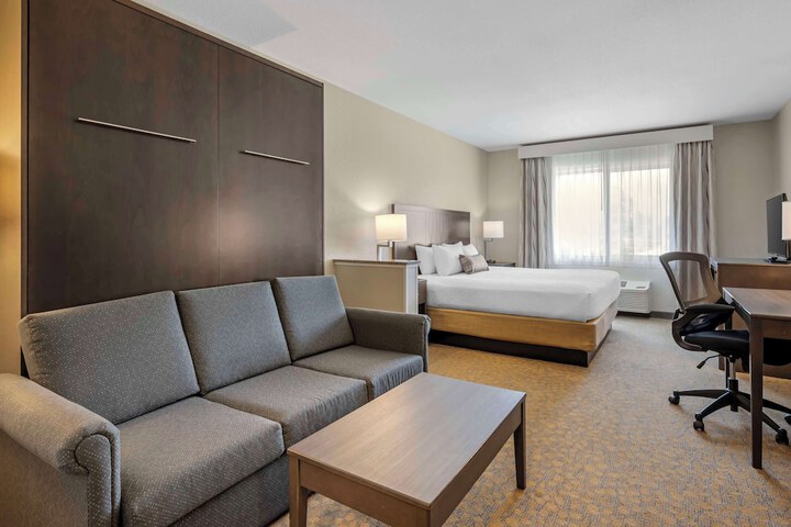 Room 32 of 77