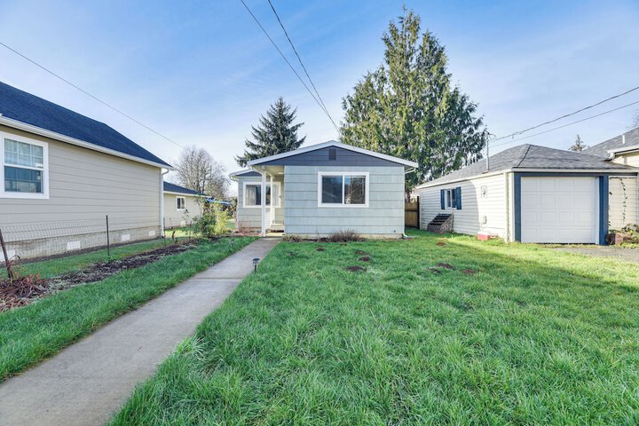 Pet-friendly Hoquiam Cottage w / River Access!