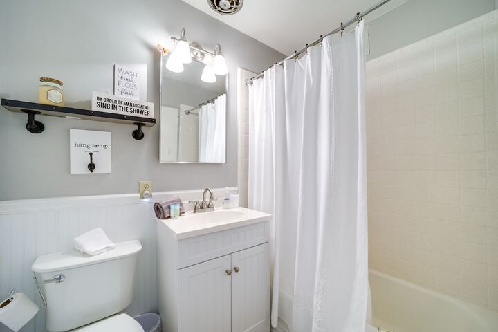 Centrally Located Brevard Home w / Deck & Fire Pit!