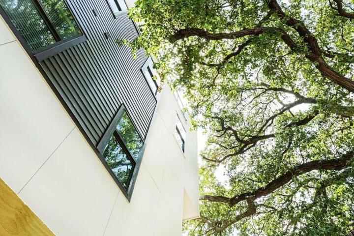 Montrose Guesthouse Suites by Dunyha