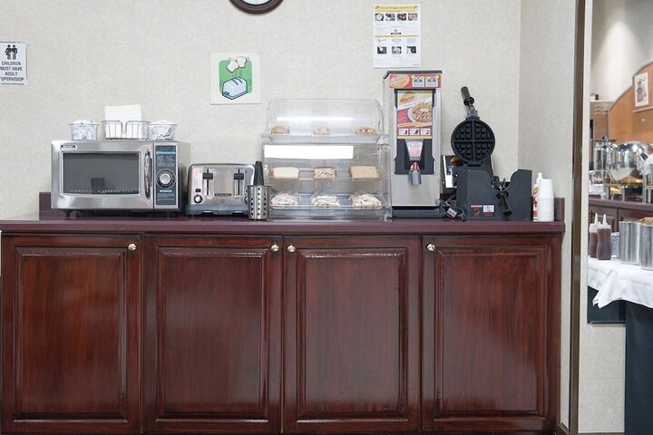 Evergreen Inn and Suites
