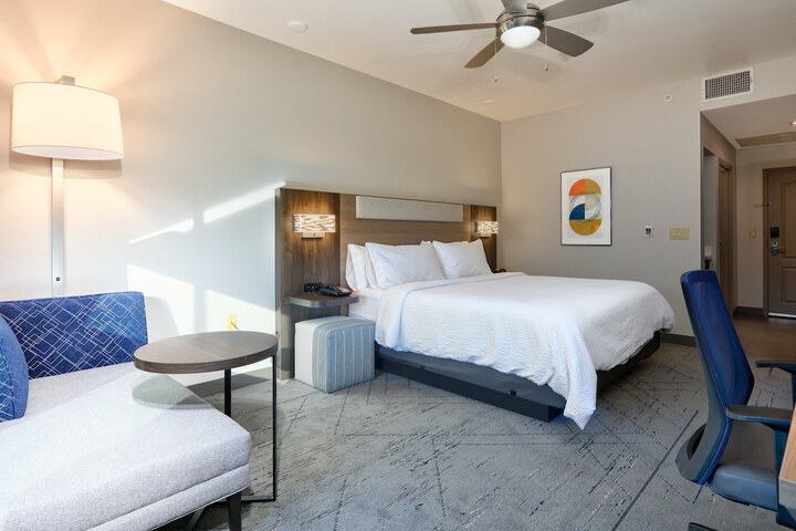 Holiday Inn Express & Suites North Dallas at Preston by IHG