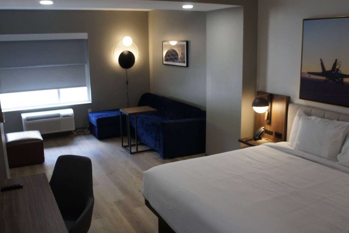 La Quinta Inn & Suites by Wyndham Manchester / Arnold AFB