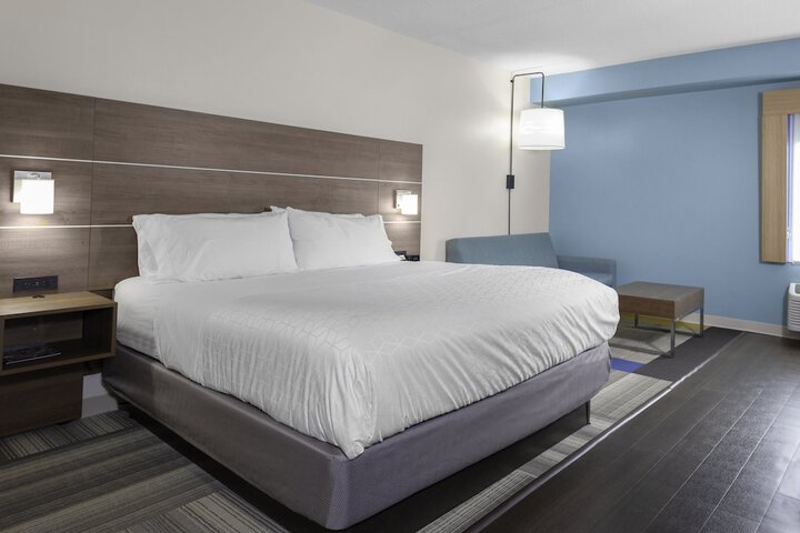 Room 15 of 25