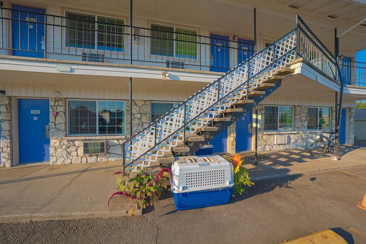 Hotel 2 of 103