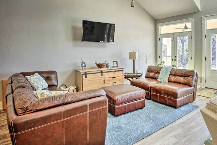 Spacious Kingston Home on Lake Texoma!