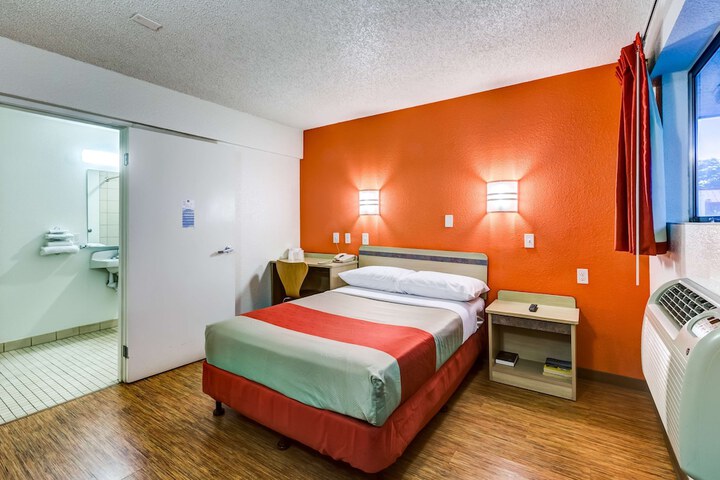 Room 19 of 21