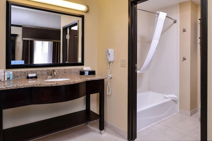 Room 32 of 67